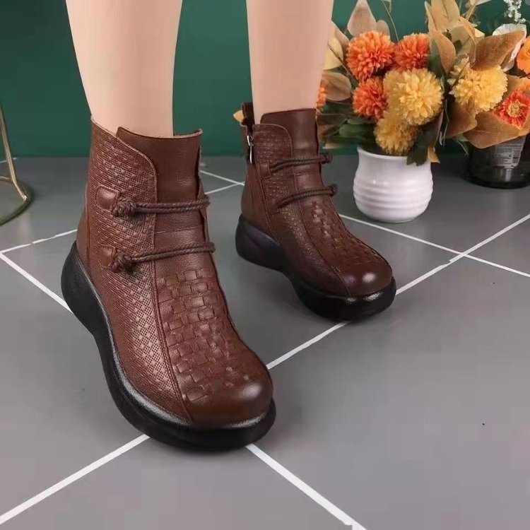 Women's Leather Boots, Warm and Modern for Winter 2026